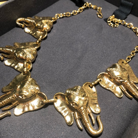 Gold statement necklace - Picture 3 of 4